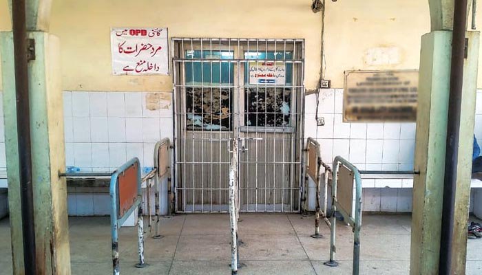 خیبرپختونخوا: سرکاری اسپتالوں میں ڈاکٹرز کی ہڑتال دوسرے روز بھی جاری، مریض دربدر