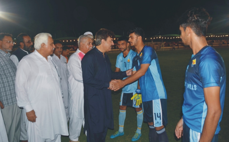 پی ایف ایف نیشنل فٹ بال چیلنج کپ پشاور کے تاریخی گراؤنڈ طہماس خان سٹیڈیم میں شروع،افتتاحی میچ ائیر فورس کی ٹیم نے جیت لیا