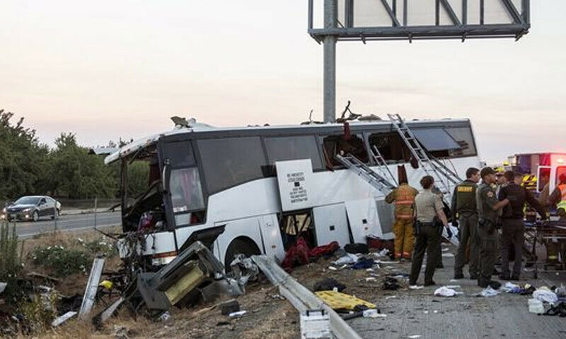 امریکا: مہاجرین کو لانے والی بس میکسیکو میں حادثے کا شکار، 17 افراد ہلاک