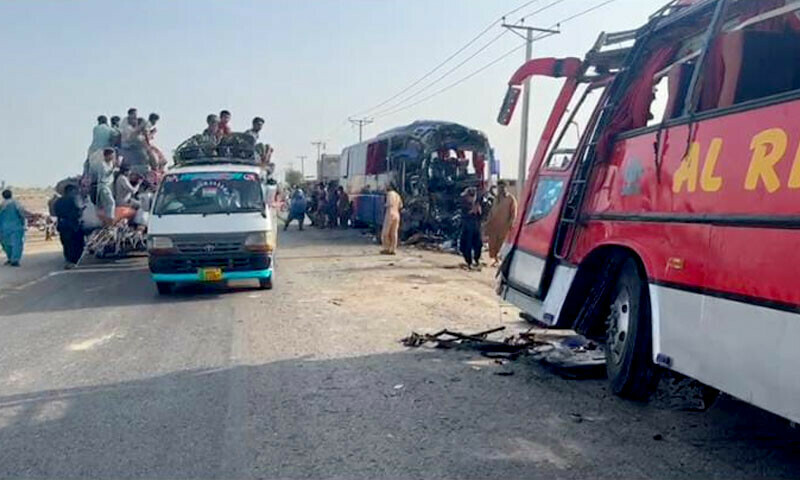 نواب شاہ: دو مسافر بسوں میں تصادم، 7 افراد جاں بحق، 42 زخمی