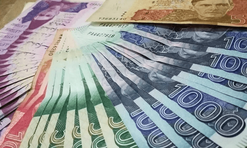 پاکستانی کرنسی کی قدر میں اضافے کا رجحان برقرار، ڈالر مزید ایک روپے 6 پیسے سستا