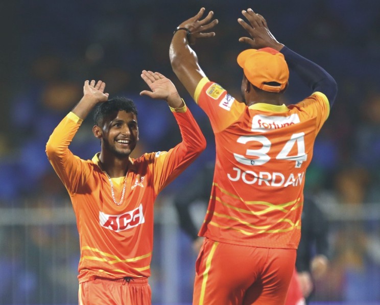 Gulf Giants register a thrilling three-wicket win against Dubai Capitals